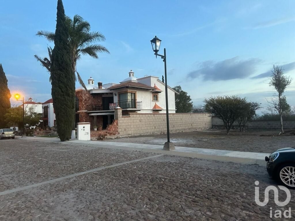 FRACCIONAMIENTO JARDINES DE LA PEÑA, BERNAL.