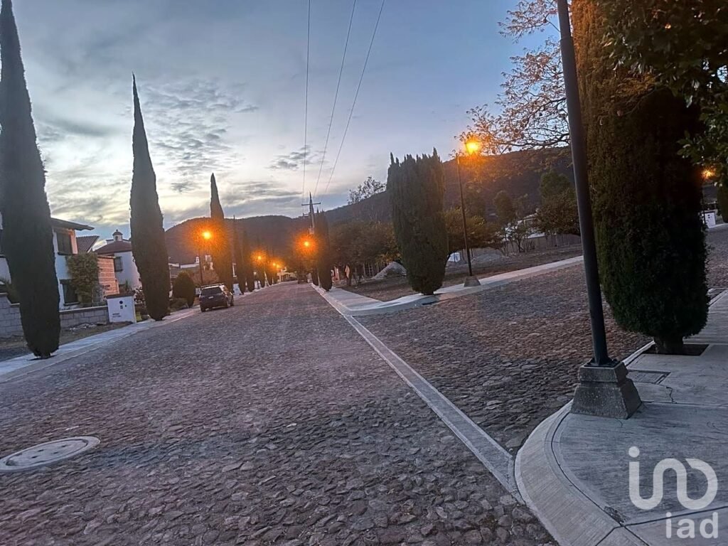 FRACCIONAMIENTO JARDINES DE LA PEÑA, BERNAL.