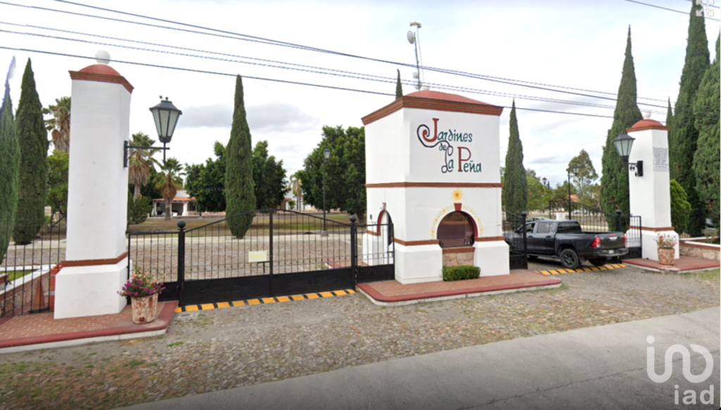 FRACCIONAMIENTO JARDINES DE LA PEÑA, BERNAL.