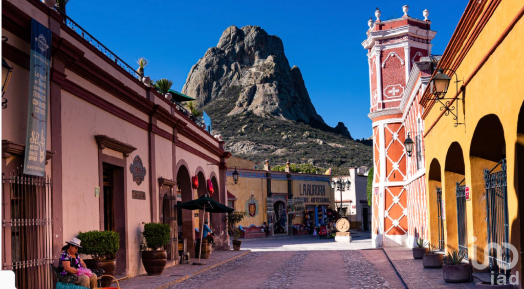 FRACCIONAMIENTO JARDINES DE LA PEÑA, BERNAL.