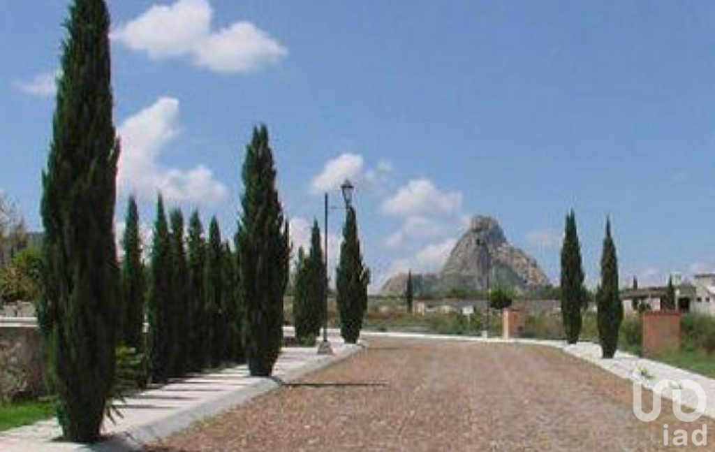 FRACCIONAMIENTO JARDINES DE LA PEÑA, BERNAL.