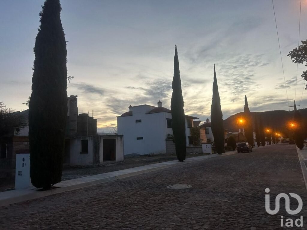FRACCIONAMIENTO JARDINES DE LA PEÑA, BERNAL.