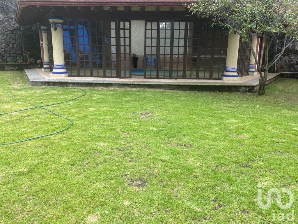 Casa en Venta con Alberca y 3 Bungalows en Monte Casino Huitzilac Morelos