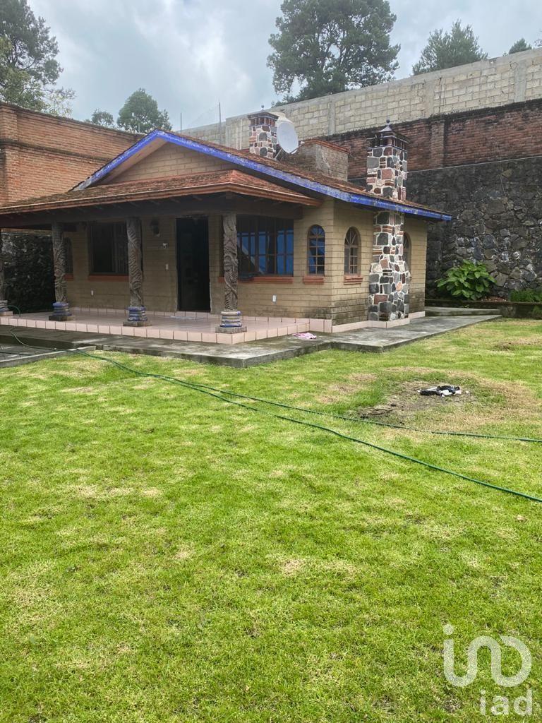 Casa en Venta con Alberca y 3 Bungalows en Monte Casino Huitzilac Morelos