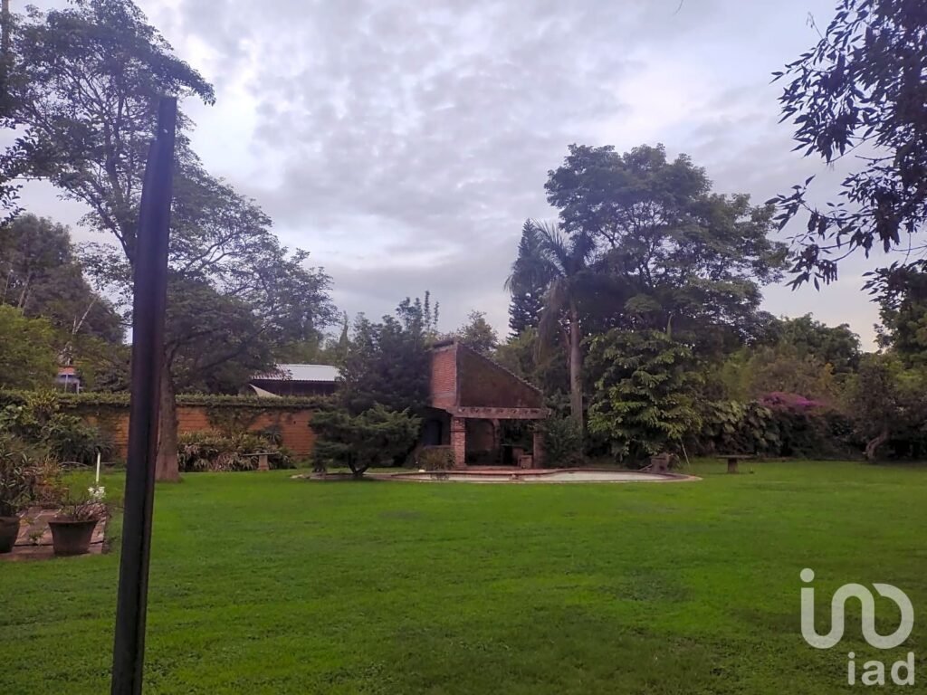 Terreno en Venta, sobre Avenida Comercial, Tepoztlán, Morelos