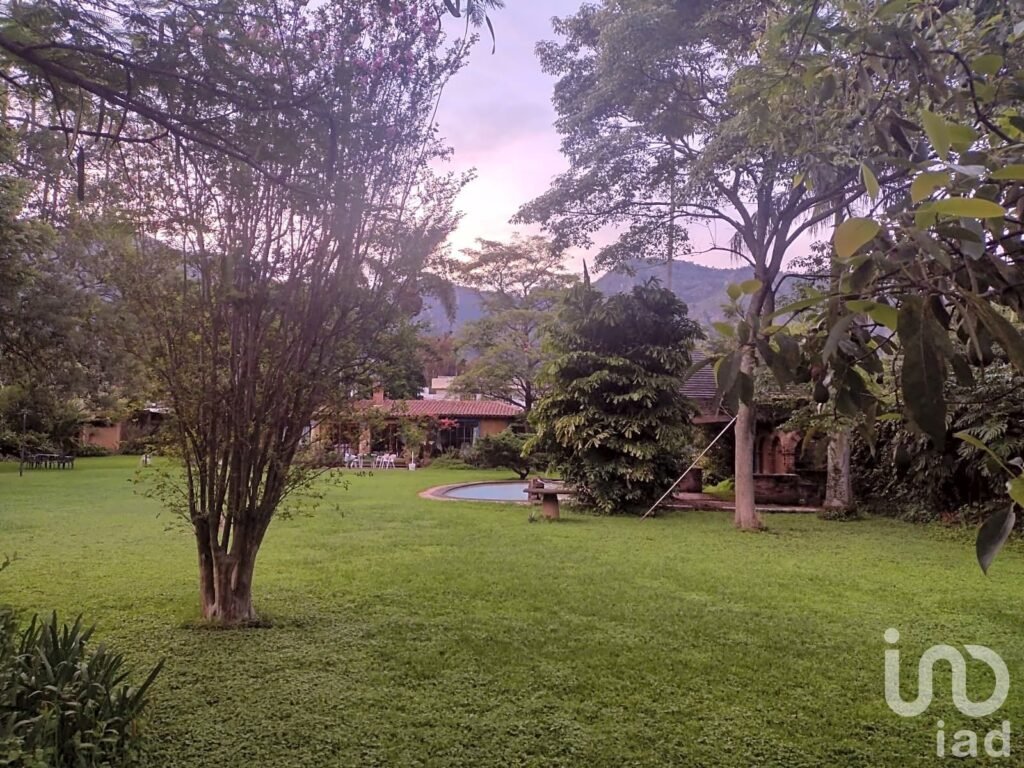 Terreno en Venta, sobre Avenida Comercial, Tepoztlán, Morelos
