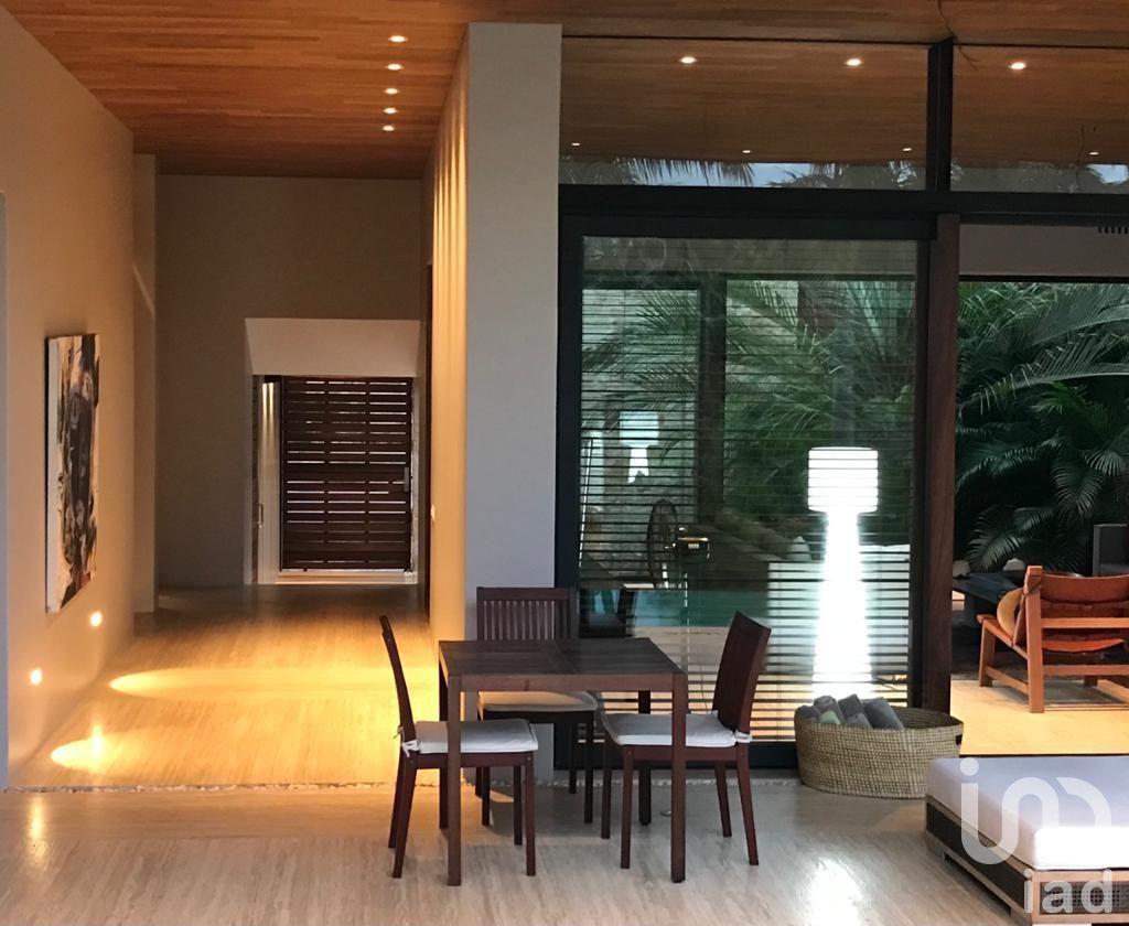 Casa en Venta con Muelle en Puerto Cancun Quintana Roo