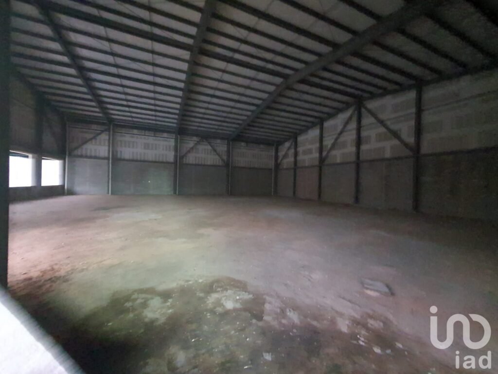 Local de 680m2 en renta en Planta Baja en Orquídeas Coatepec frente a CINETIX