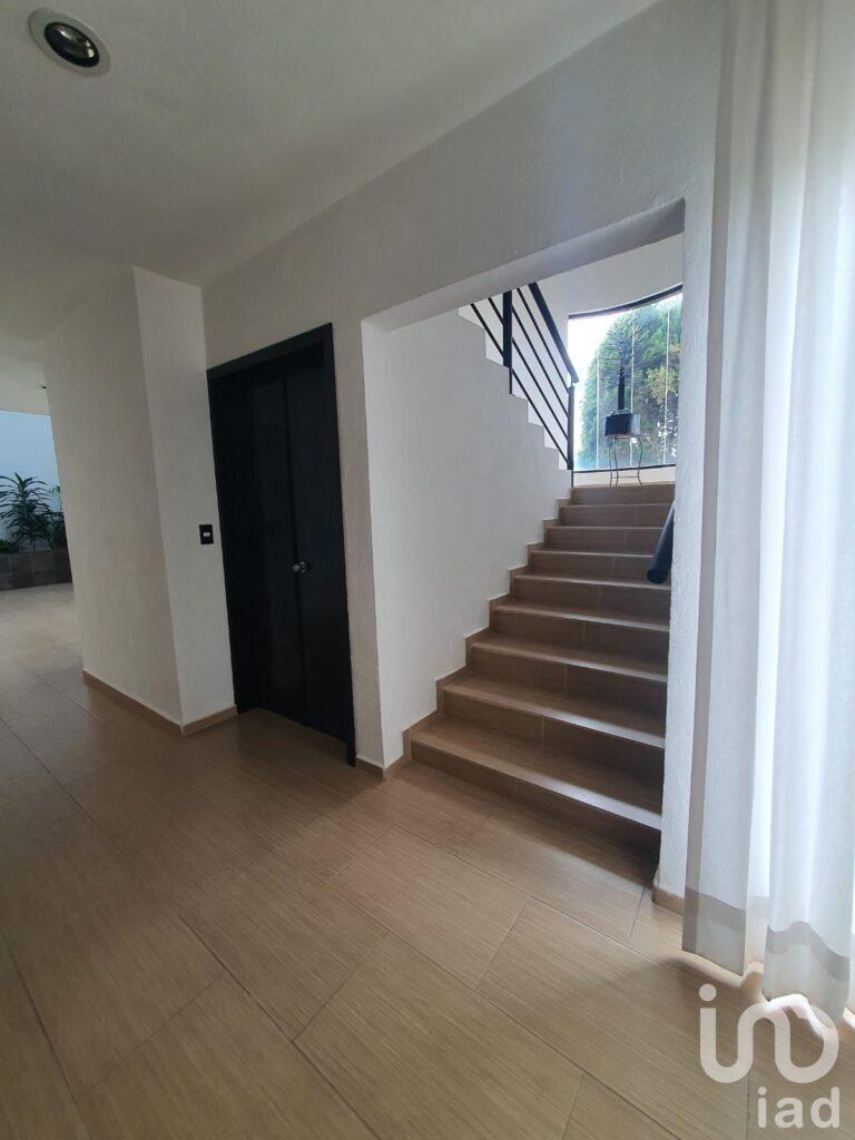 Casa en venta con terreno amplio y otra propiedad en Querétaro