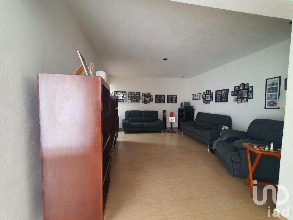 Casa en venta con terreno amplio y otra propiedad en Querétaro