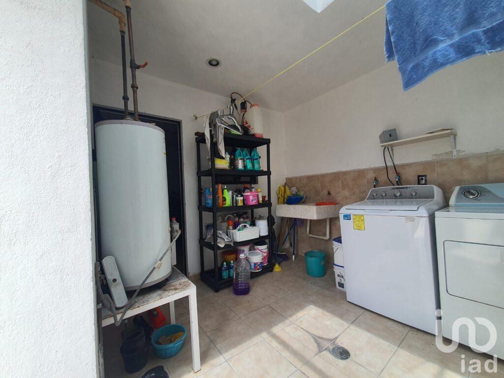 Casa en venta con terreno amplio y otra propiedad en Querétaro