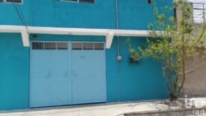 Vendo amplia casa en Chimalhuacan con 3 niveles