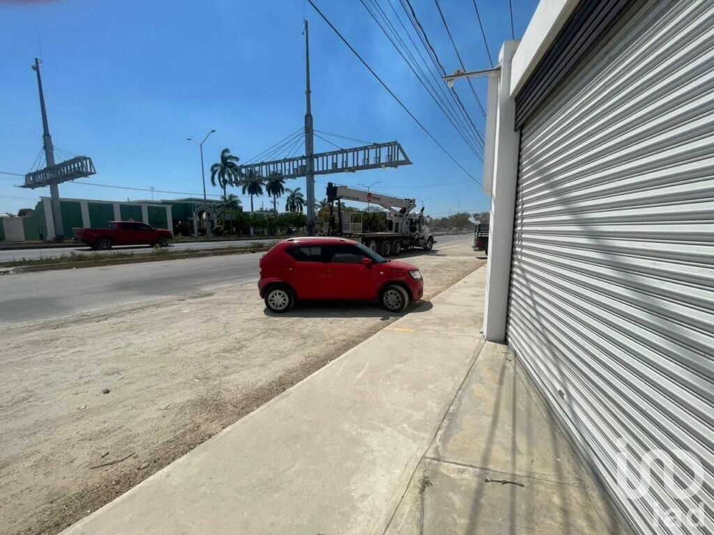 PUNTO DE VENTA U OFICINAS PARA EMPRESAS EXCELENTE UBICACIÓN CARRETERA MERIDA-CANCUN