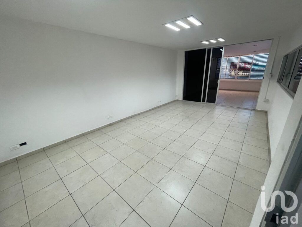 PUNTO DE VENTA U OFICINAS PARA EMPRESAS EXCELENTE UBICACIÓN CARRETERA MERIDA-CANCUN