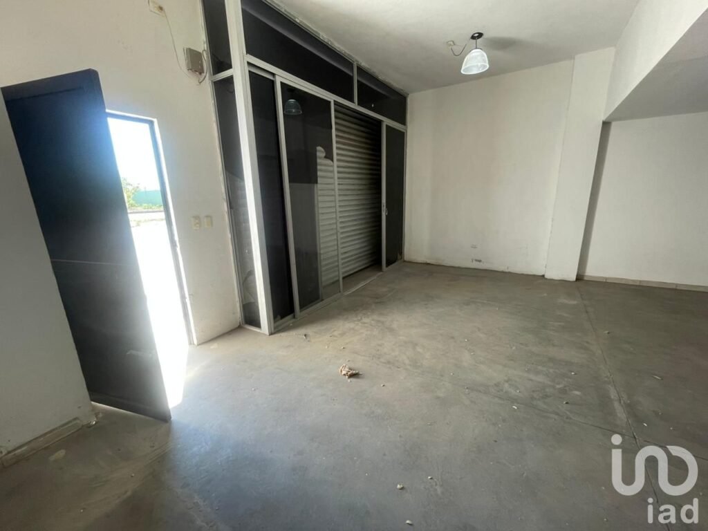 PUNTO DE VENTA U OFICINAS PARA EMPRESAS EXCELENTE UBICACIÓN CARRETERA MERIDA-CANCUN