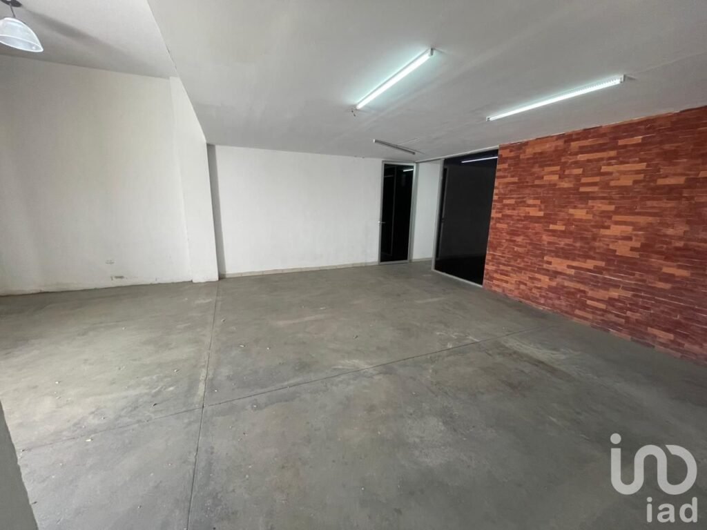 PUNTO DE VENTA U OFICINAS PARA EMPRESAS EXCELENTE UBICACIÓN CARRETERA MERIDA-CANCUN