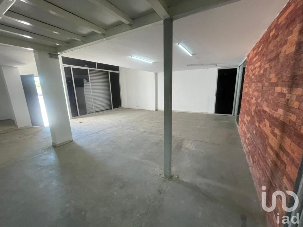 PUNTO DE VENTA U OFICINAS PARA EMPRESAS EXCELENTE UBICACIÓN CARRETERA MERIDA-CANCUN