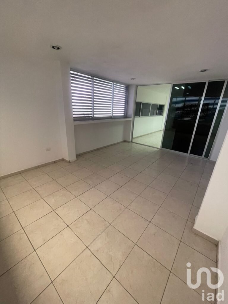 PUNTO DE VENTA U OFICINAS PARA EMPRESAS EXCELENTE UBICACIÓN CARRETERA MERIDA-CANCUN