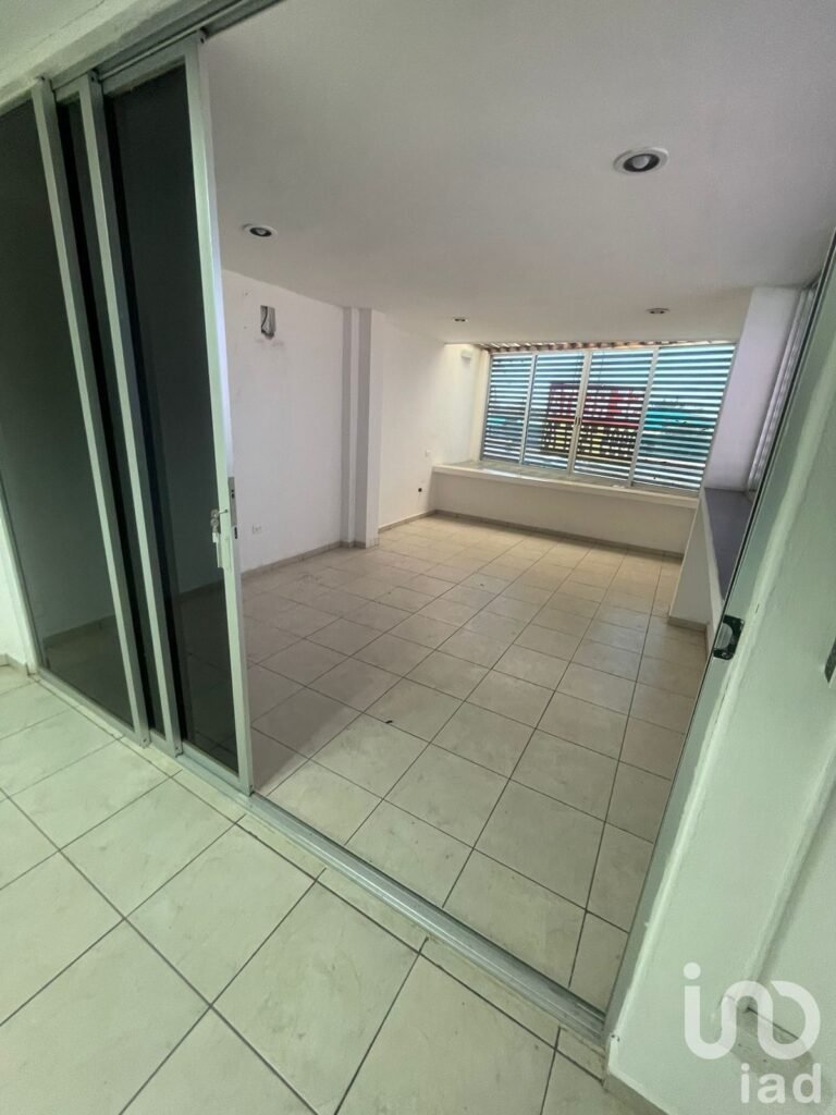 PUNTO DE VENTA U OFICINAS PARA EMPRESAS EXCELENTE UBICACIÓN CARRETERA MERIDA-CANCUN