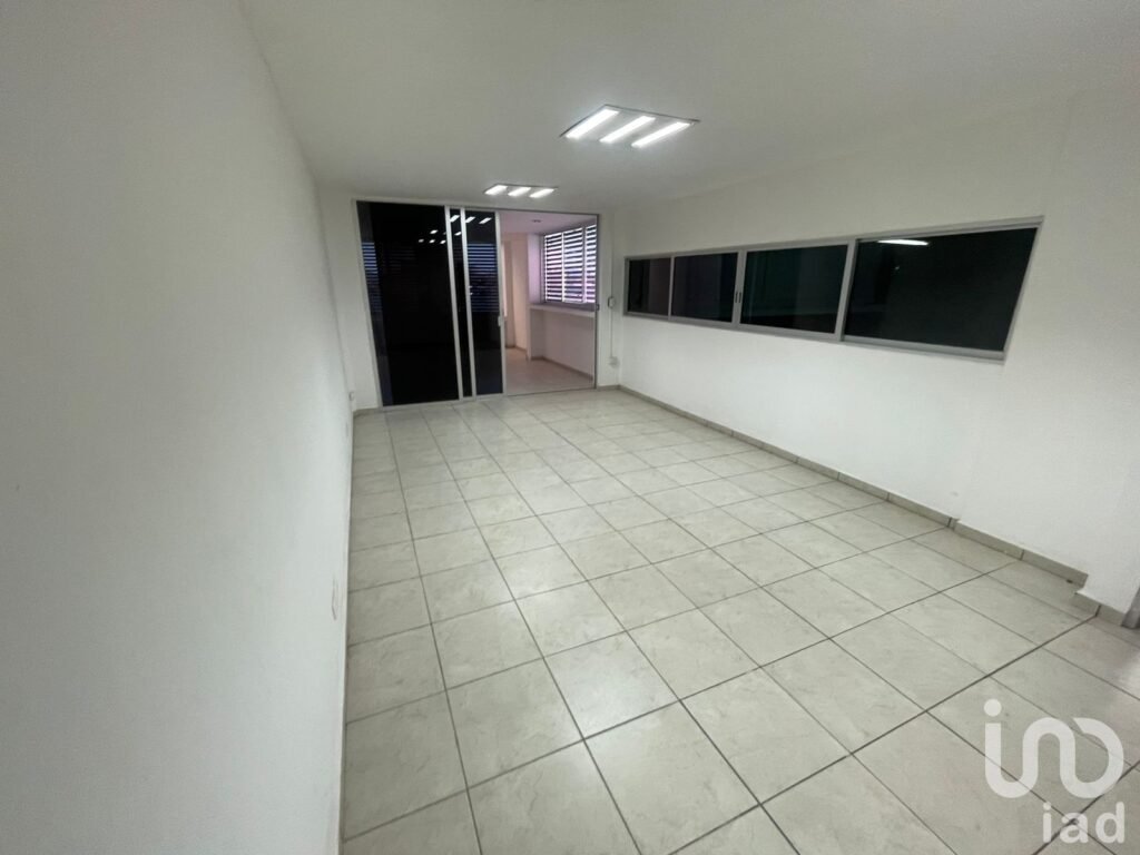 PUNTO DE VENTA U OFICINAS PARA EMPRESAS EXCELENTE UBICACIÓN CARRETERA MERIDA-CANCUN