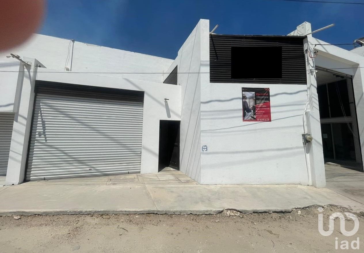 PUNTO DE VENTA U OFICINAS PARA EMPRESAS EXCELENTE UBICACIÓN CARRETERA MERIDA-CANCUN