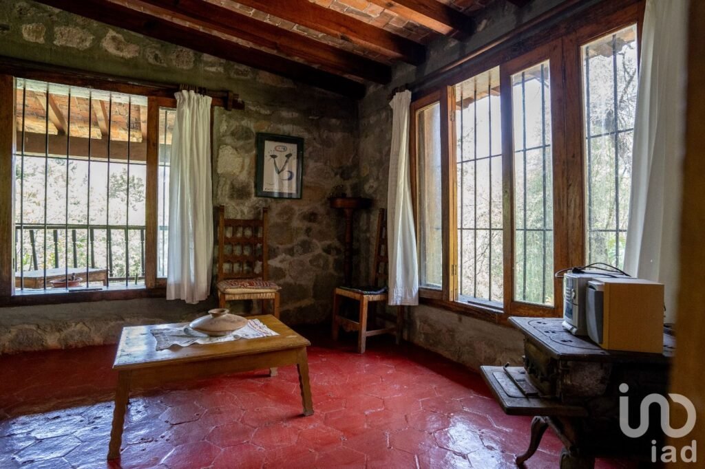 Venta de terreno con chalet tipo cabaña en Temascaltepec Valle de Bravo