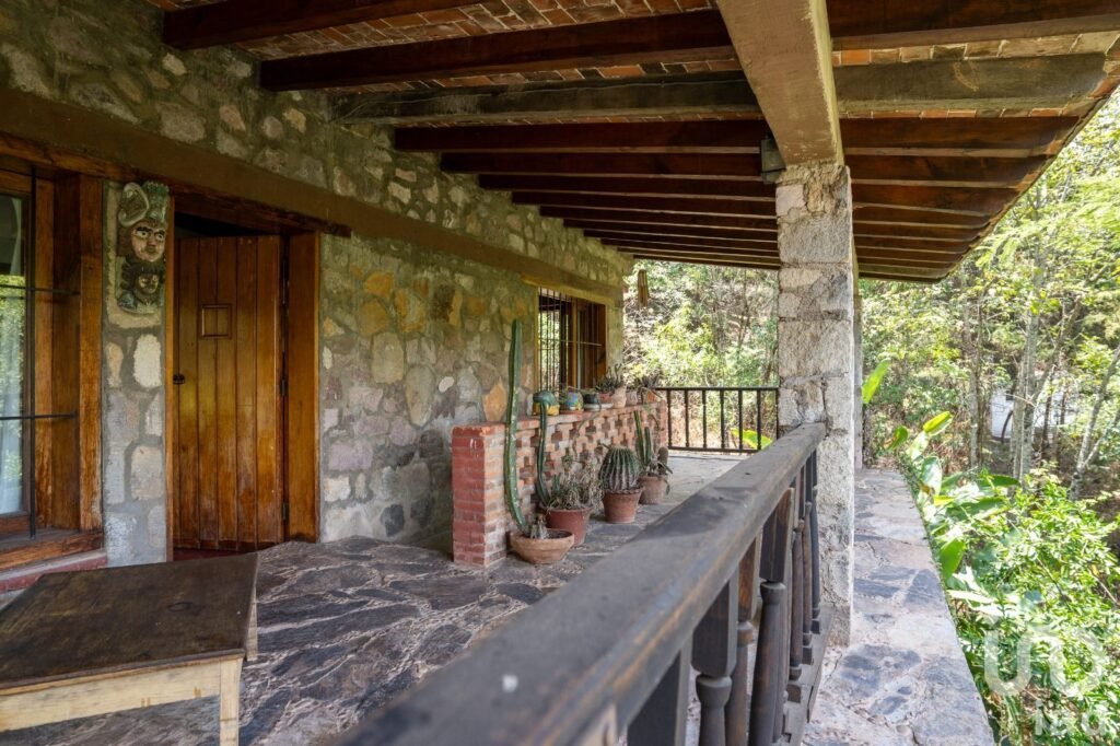 Venta de terreno con chalet tipo cabaña en Temascaltepec Valle de Bravo
