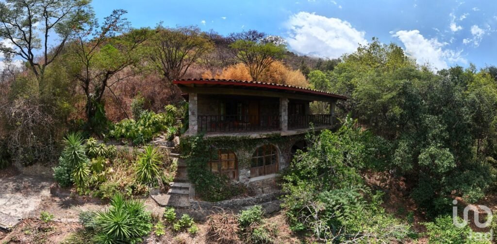 Venta de terreno con chalet tipo cabaña en Temascaltepec Valle de Bravo