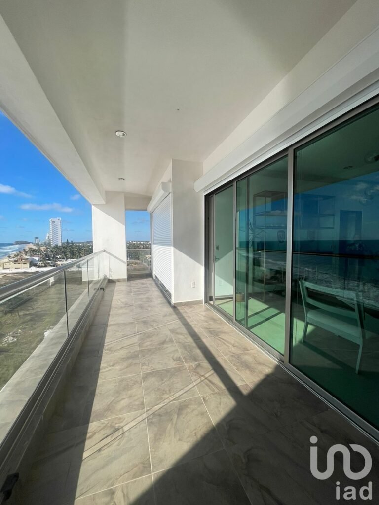 DEPARTAMENTO EN VENTA A PIE DE PLAYA, CERRITOS, MAZATLÁN, SINALOA.