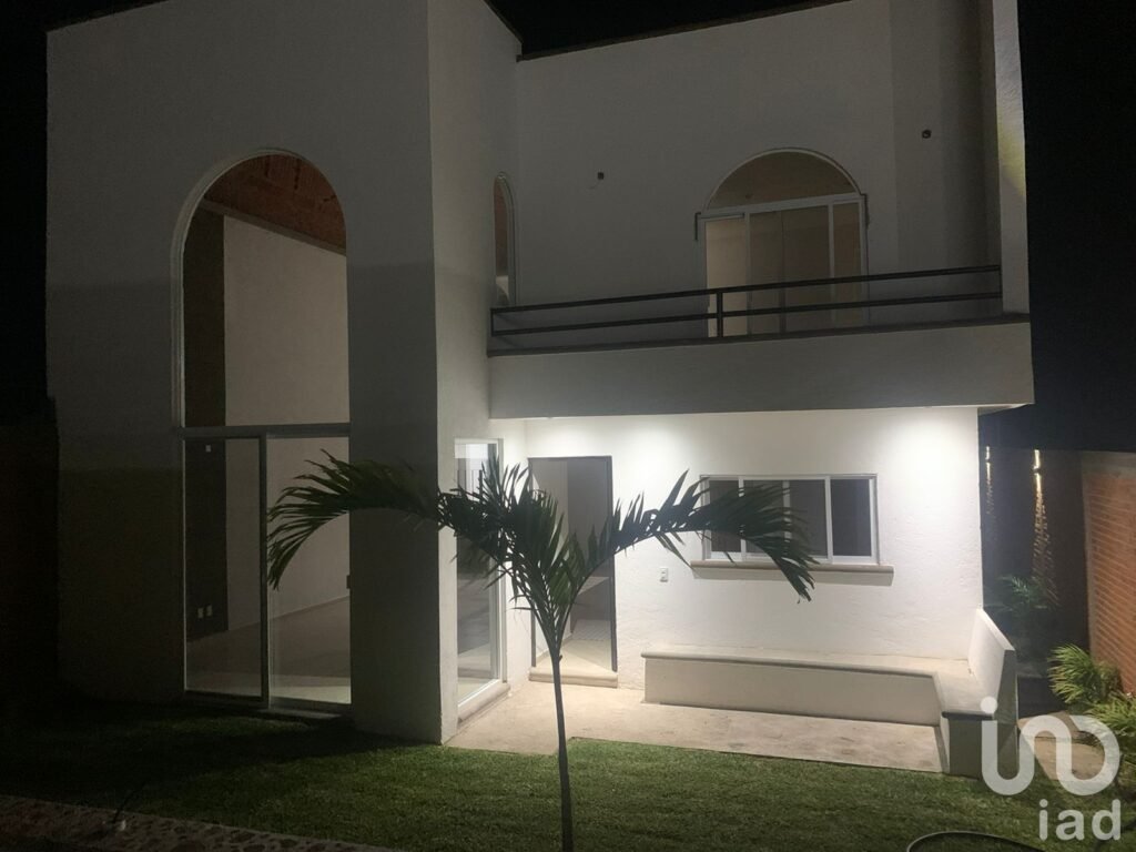 Casa en Venta en Privada, cerca Lomas Cocoyoc, Morelos