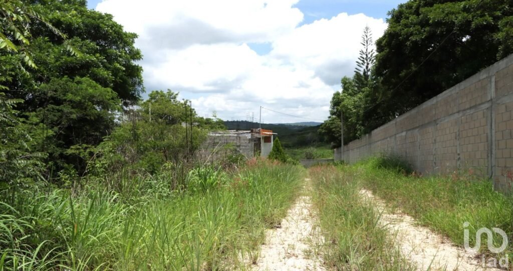 Terreno en privada a 5 minutos de Tuxtla, en la carretera Tuxtla-Ocozocoautla, fácil acceso