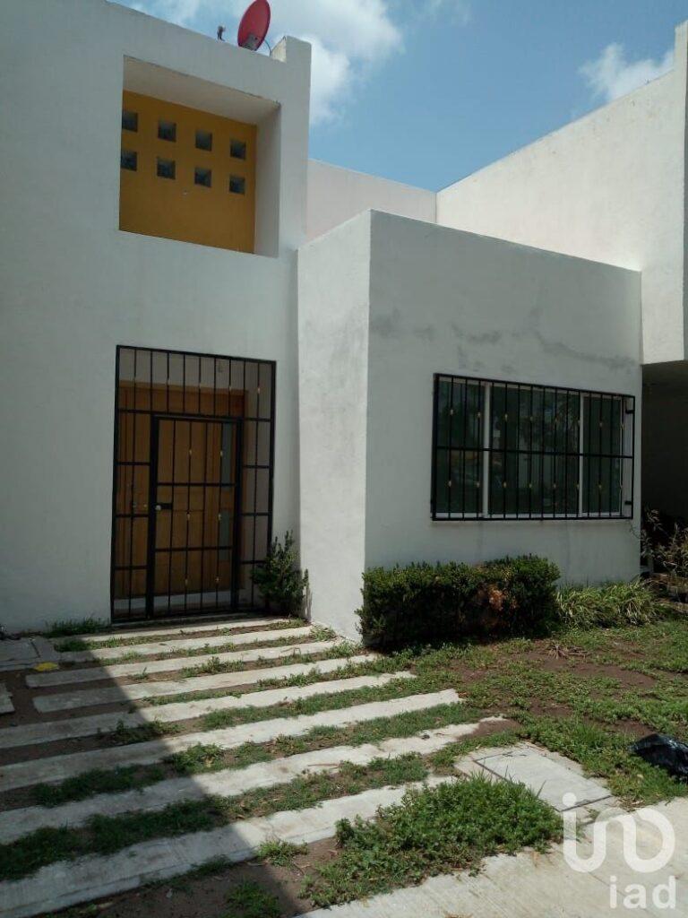 CASA EN VENTA  EN FRACCIONAMIENTO LA COFRADIA SLP