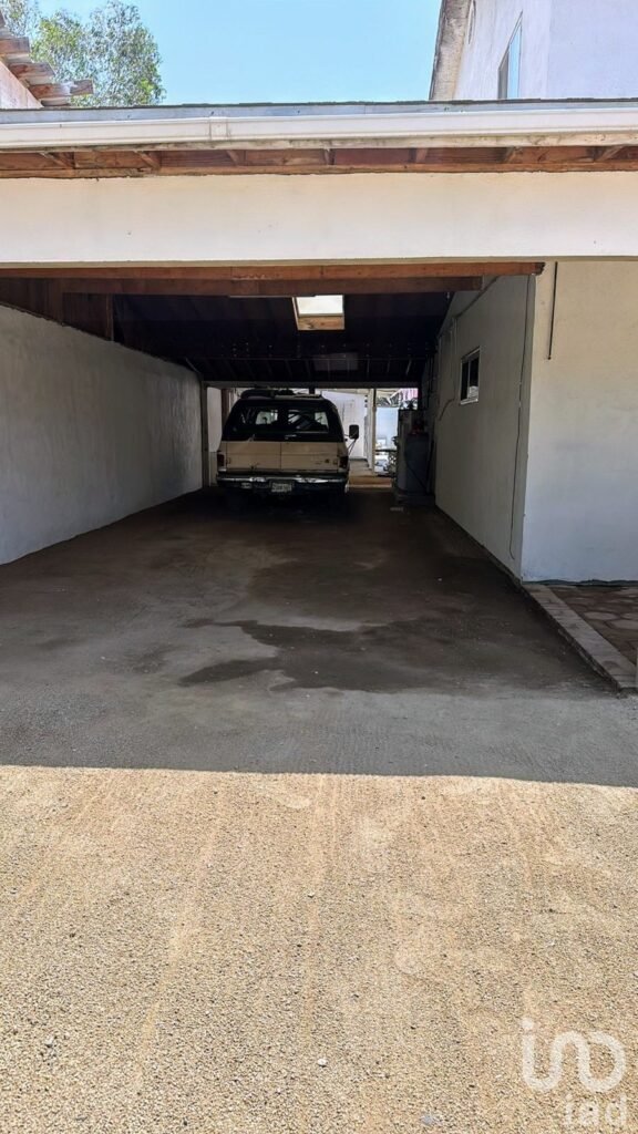 Renta de Inmueble Comercial con amplio terreno en Tijuana B.C. Col. Matamoros C.P. 22203