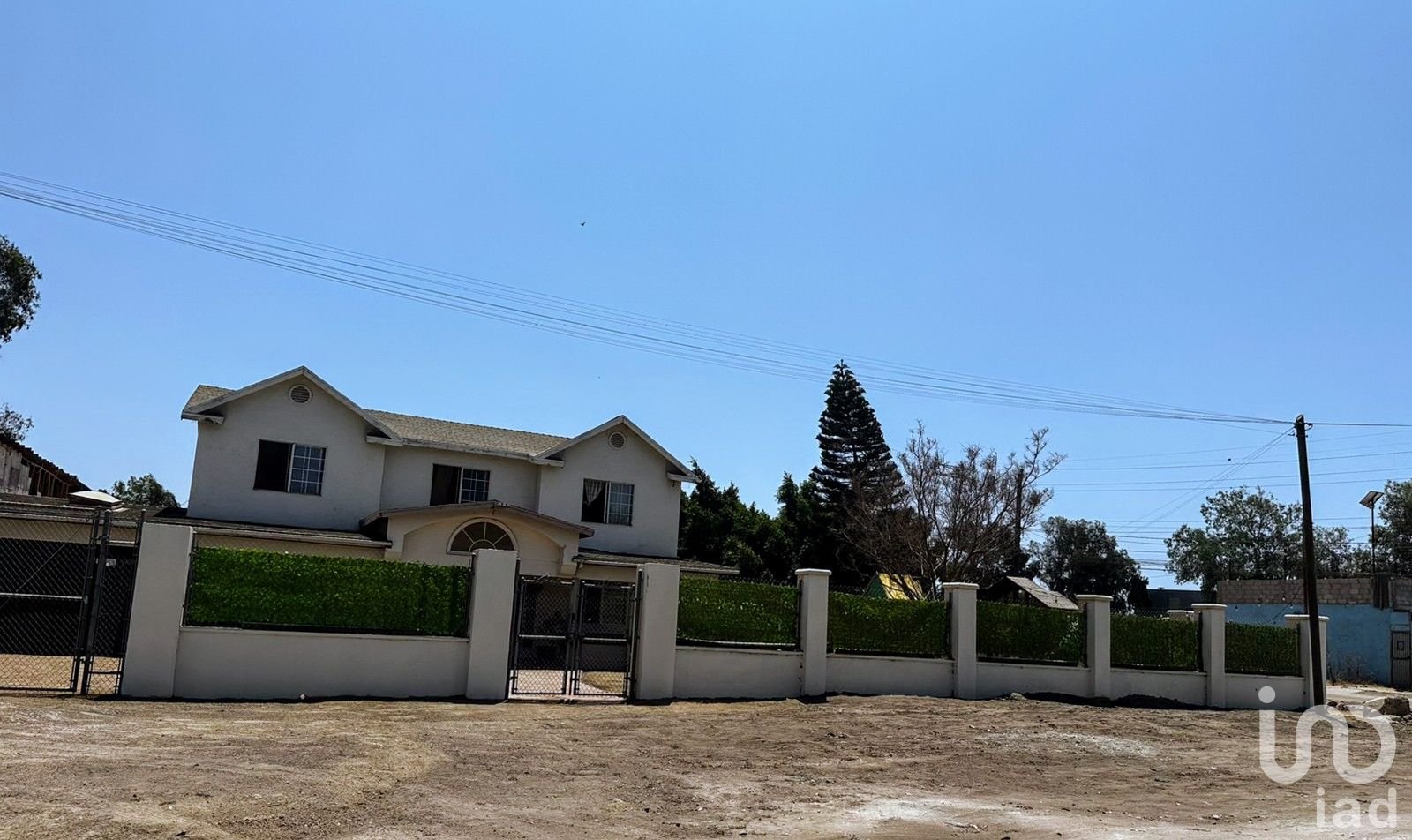 Renta de Inmueble Comercial con amplio terreno en Tijuana B.C. Col. Matamoros C.P. 22203