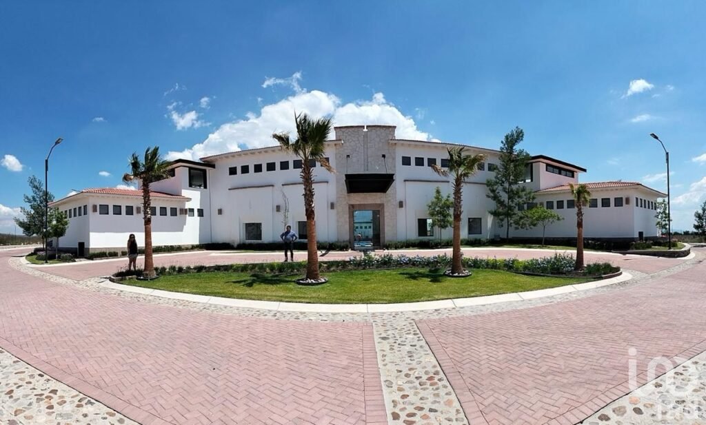 Terreno Residencial en Querétaro en Ciudad Maderas con Amenidades