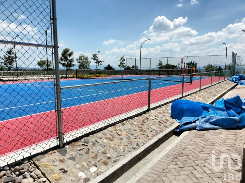 Terreno Residencial en Querétaro en Ciudad Maderas con Amenidades