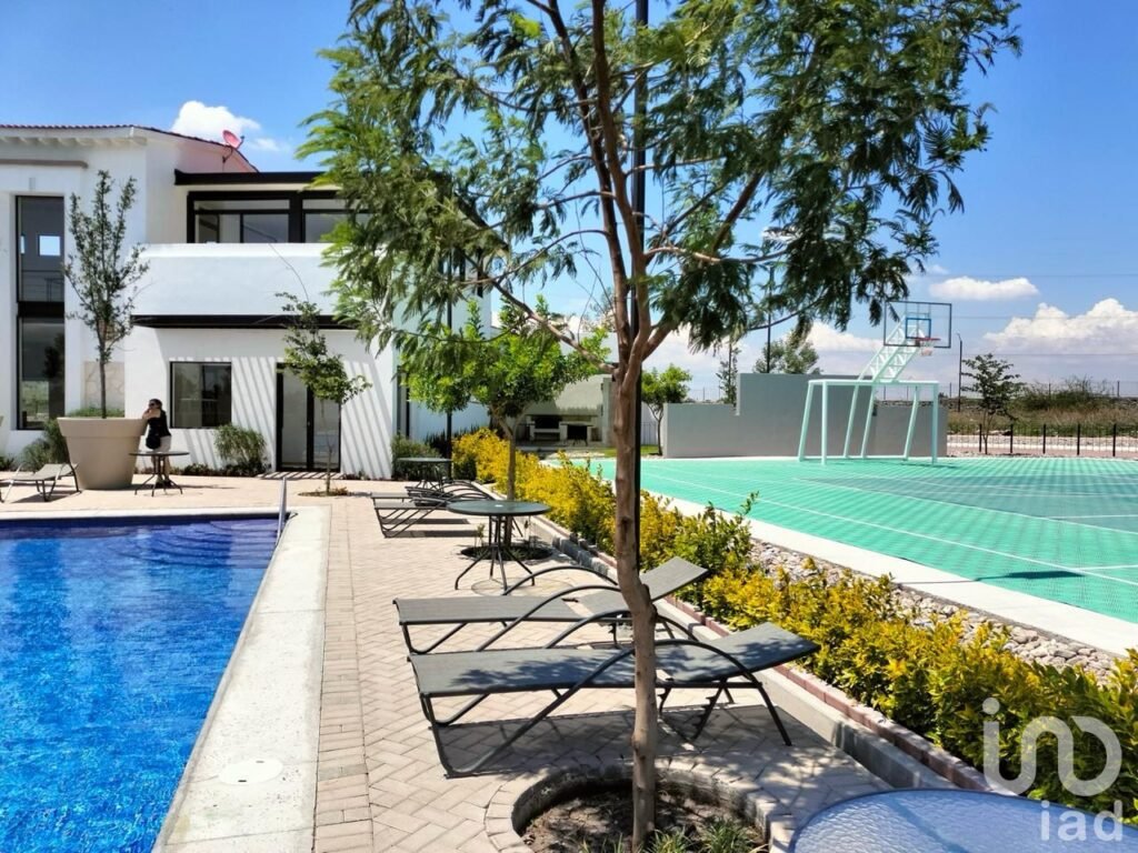 Terreno Residencial en Querétaro en Ciudad Maderas con Amenidades