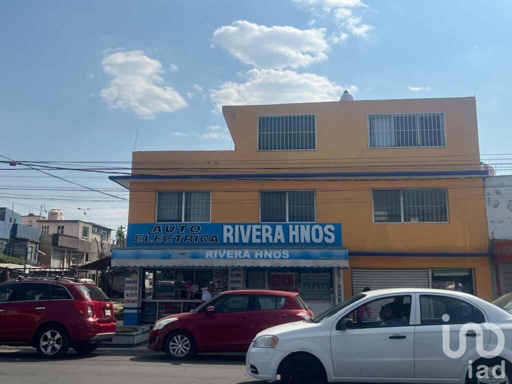 CASA EN VENTA EN JARDINES DE SANTA CLARA SOBRE AVENIDA CIRCUNVALACIÓN