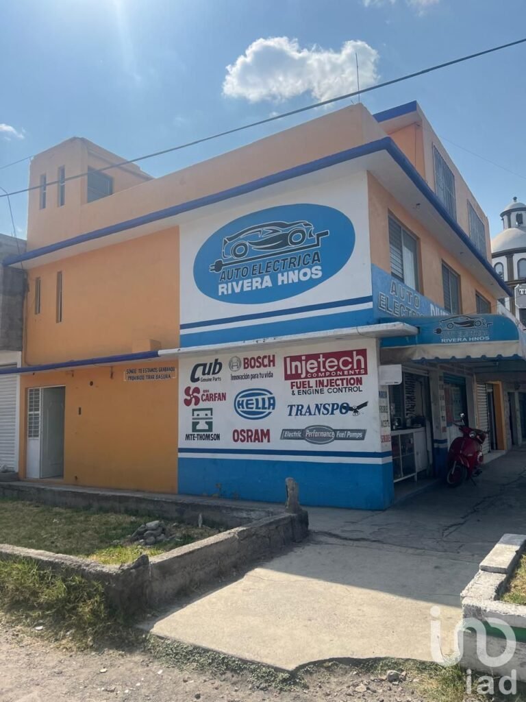 CASA EN VENTA EN JARDINES DE SANTA CLARA SOBRE AVENIDA CIRCUNVALACIÓN