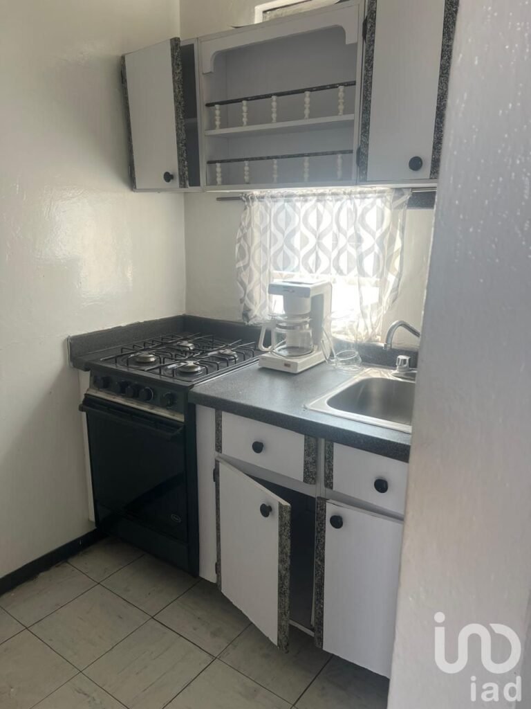 CASA EN VENTA EN JARDINES DE SANTA CLARA SOBRE AVENIDA CIRCUNVALACIÓN