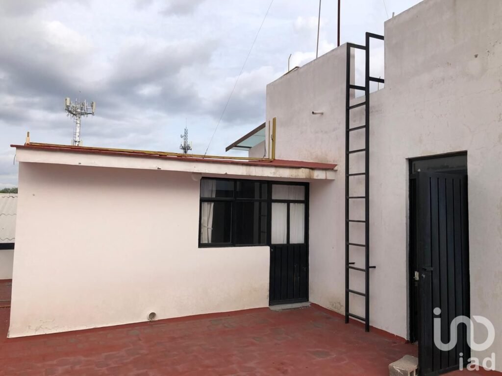 Venta edificio 2 departamentos independientes, oficinas, local comercial. (Col. Bugambilias, Puebla)