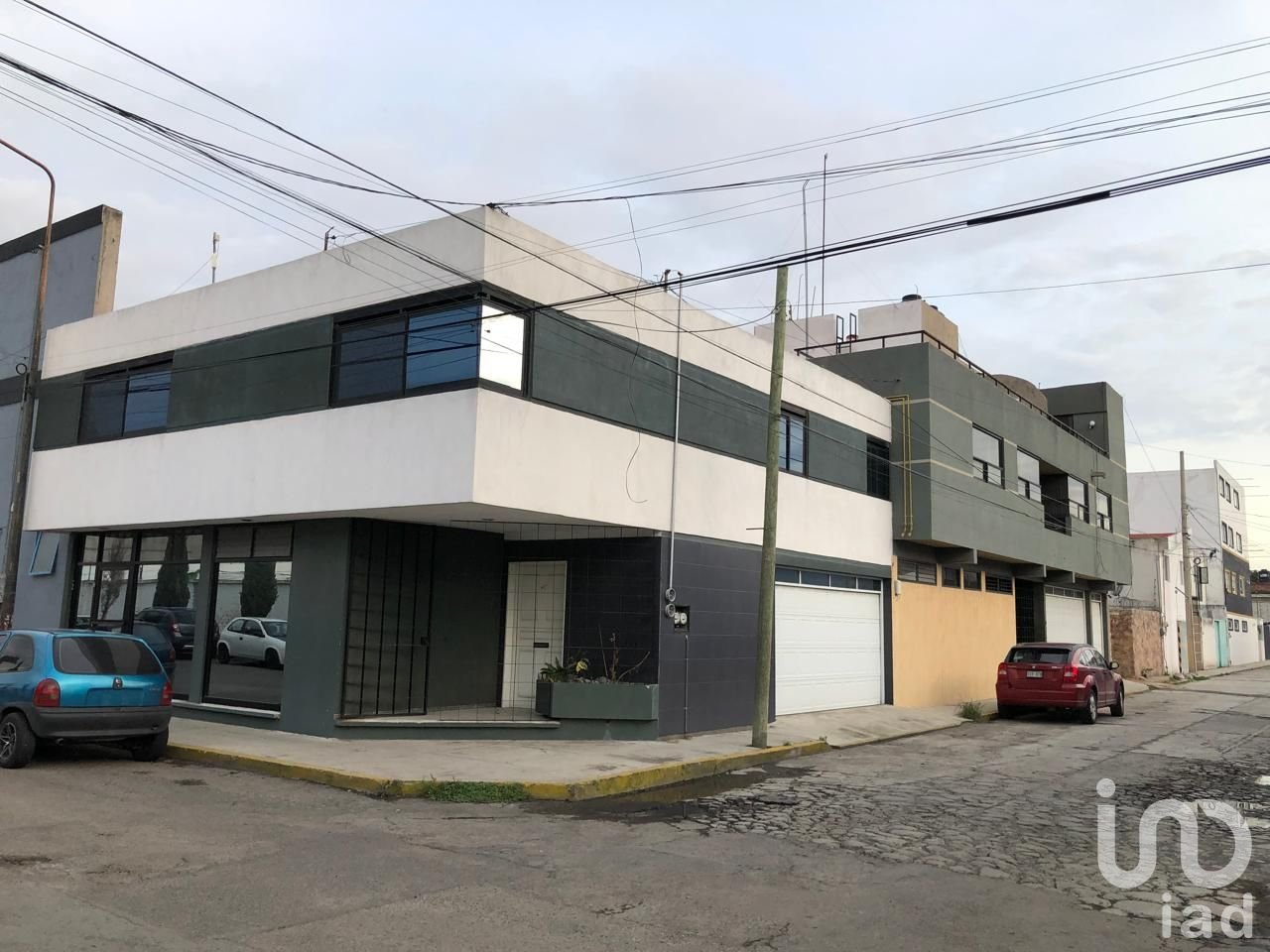 Venta edificio 2 departamentos independientes, oficinas, local comercial. (Col. Bugambilias, Puebla) Venta edificio 2 departamentos independientes, oficinas, local comercial. (Col. Bugambilias, Puebla)