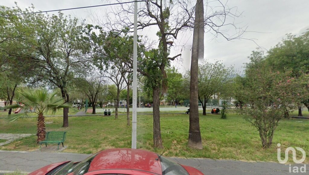 Venta de Terreno Residencial Frente a parque en Jardin de las Mitras