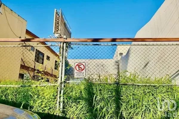 Venta de Terreno Residencial Frente a parque en Jardin de las Mitras