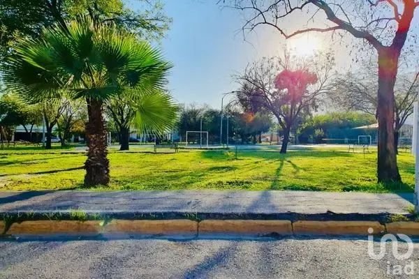 Venta de Terreno Residencial Frente a parque en Jardin de las Mitras