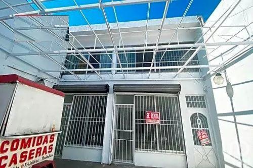 Venta de Local Comercial con Departamento.