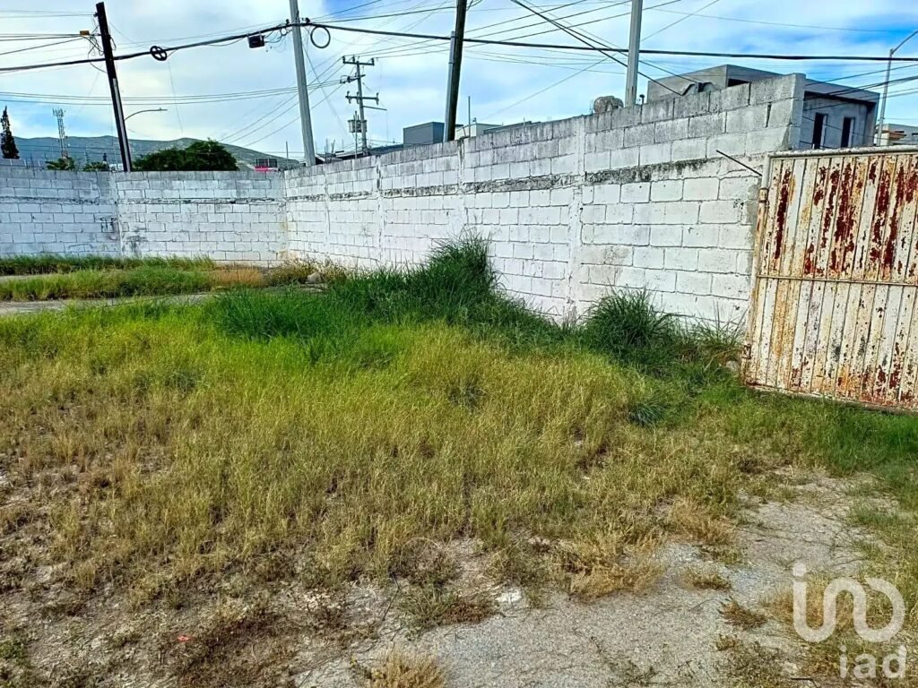 Terreno en mitras Norte. Con 3 frentes. Ideal para Desarrollo.