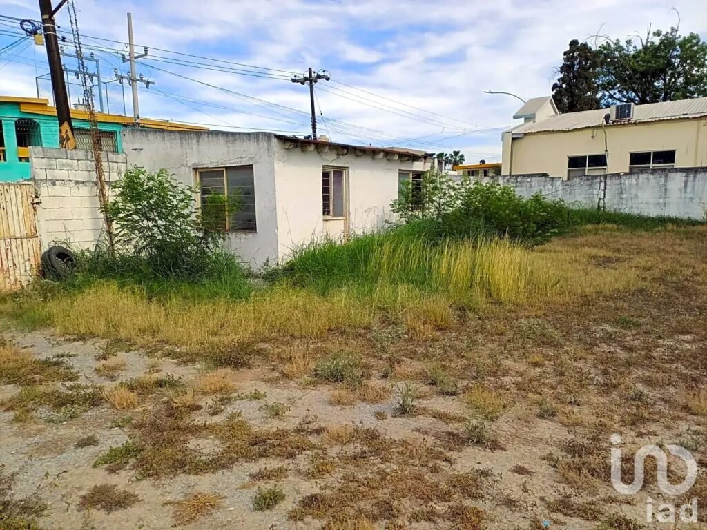 Terreno en mitras Norte. Con 3 frentes. Ideal para Desarrollo.