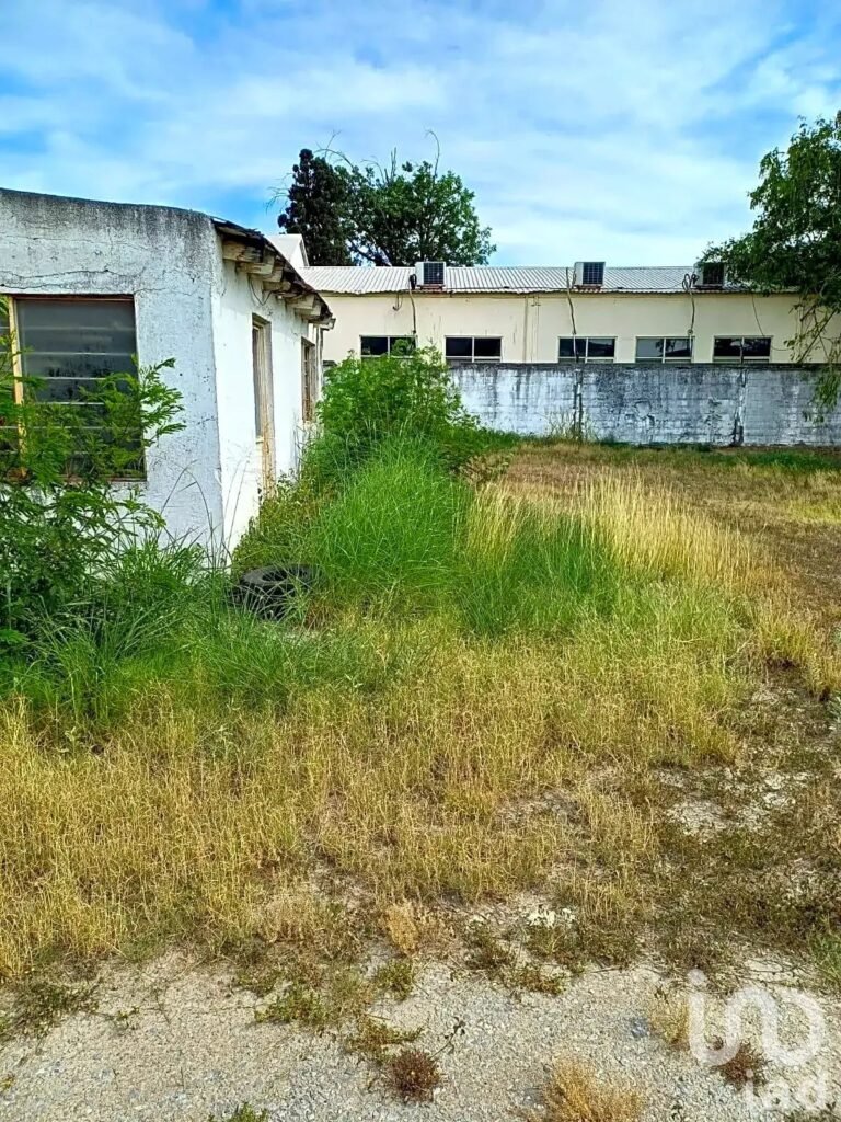 Terreno en mitras Norte. Con 3 frentes. Ideal para Desarrollo.