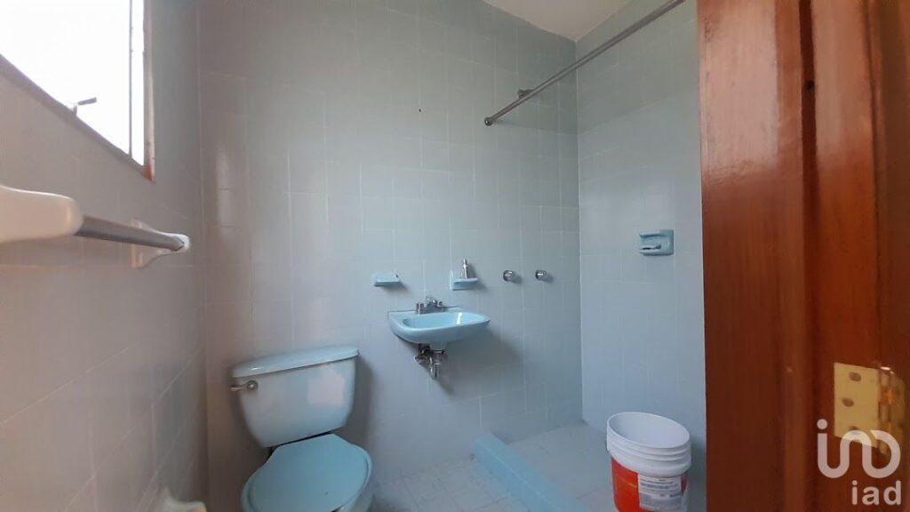 Casa en Venta con Amplio Jardín y Bungalow en Monte Casino Morelos